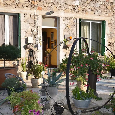 Bounty, B&b, Cuisine Privee, Lit Queen Size, Terrasse, Parking, Garage * Olliergues