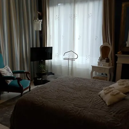 Bounty, B&b, Cuisine Privee, Lit Queen Size, Terrasse, Parking, Garage Bed & Breakfast Olliergues